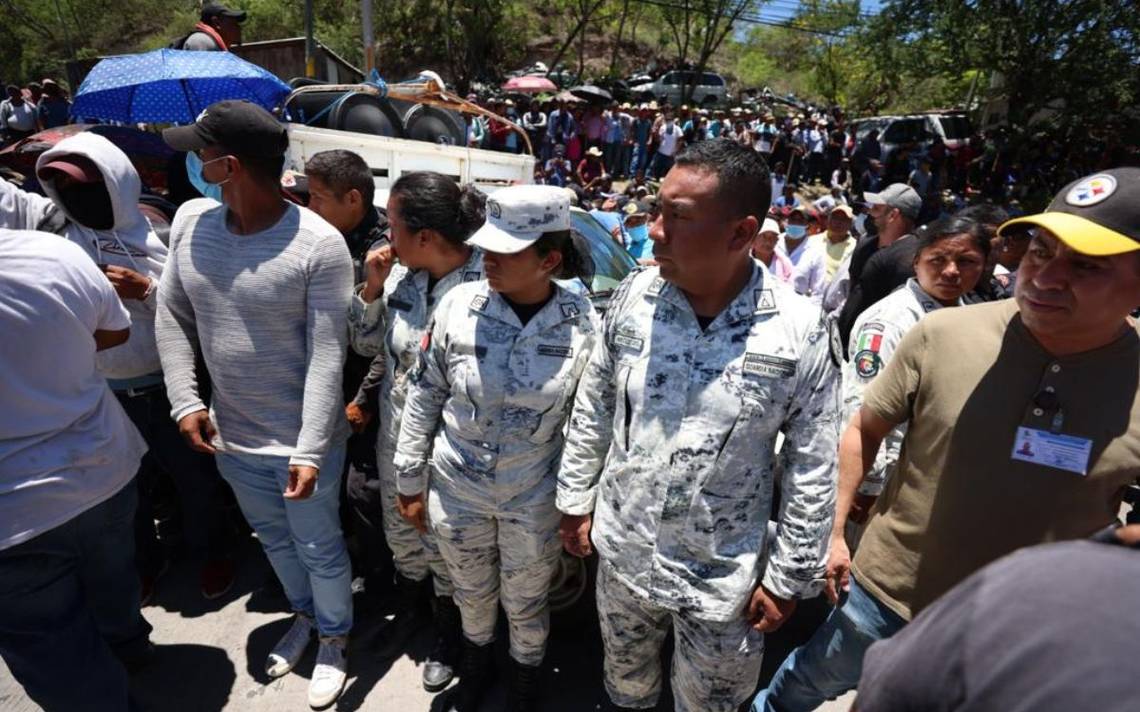 Pobladores De Guerrero Entregan A Los 13 Funcionarios Y Policías Que Eran Retenidos El Sol De 6579